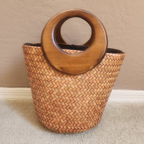 NEW Woven Straw Bag with Wood Handles - Picture 3 of 7